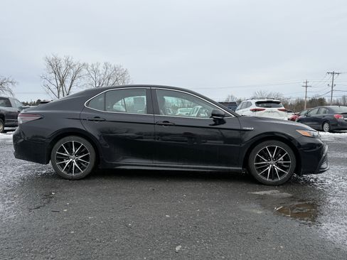 Used 2021 Toyota Camry SE image 4