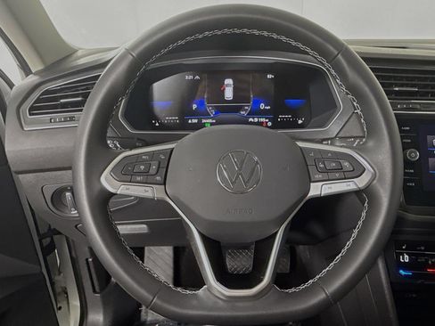 Used 2023 Volkswagen Tiguan SE w/ Panoramic Sunroof Package AWD/4WD image 14