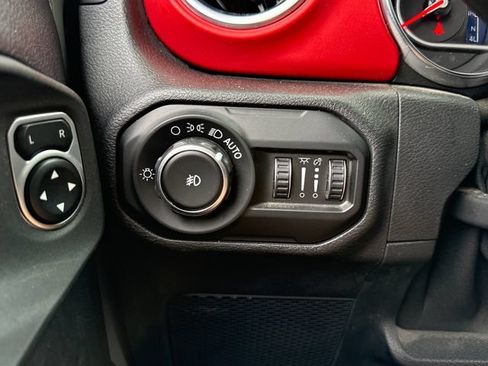 Used 2020 Jeep Wrangler Unlimited Rubicon AWD/4WD image 35