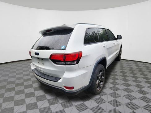 Used 2019 Jeep Grand Cherokee Laredo AWD/4WD image 4