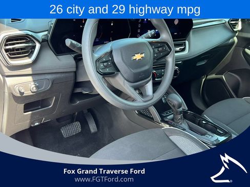 Used 2025 Chevrolet TrailBlazer LT AWD/4WD image 16