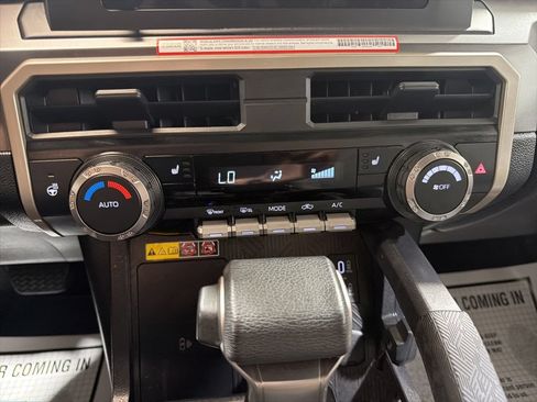 Used 2025 Toyota Tacoma SR5 AWD/4WD image 28