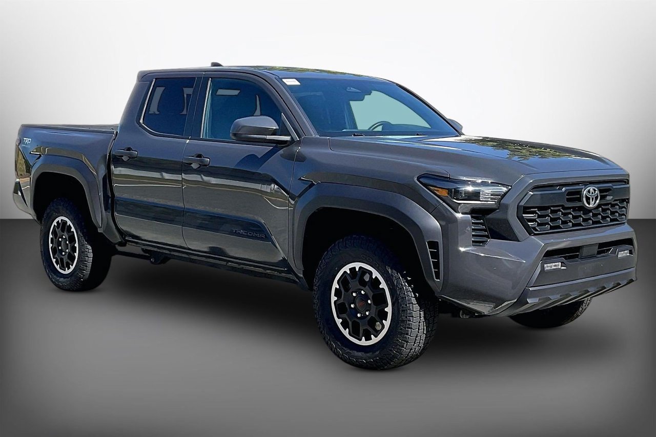 Used 2025 Toyota Tacoma TRD Off-Road AWD/4WD image 2