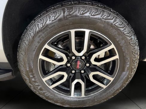 Used 2024 GMC Yukon AT4 w/ Technology Package AWD/4WD image 10