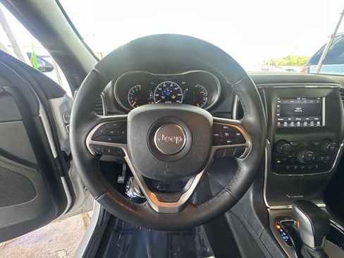 Used 2019 Jeep Grand Cherokee Laredo image 11