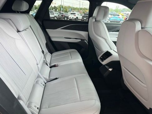 Used 2024 Cadillac Lyriq Luxury AWD/4WD image 18