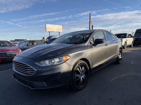 Used 2019 Ford Fusion S image 3