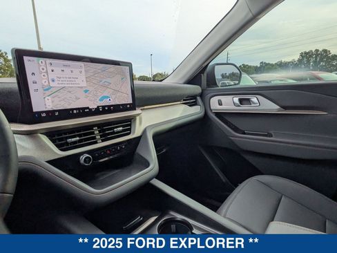 New 2025 Ford Explorer Active w/ Active Comfort Package image 33