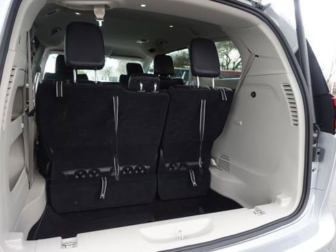 Used 2024 Chrysler Pacifica Touring-L image 26