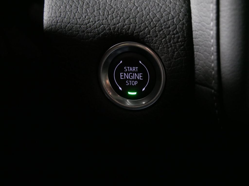 Used 2024 GMC Yukon Denali w/ Advanced Technology Package AWD/4WD image 28