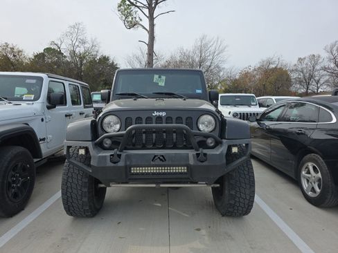 Used 2015 Jeep Wrangler Unlimited Rubicon w/ Connectivity Group image 9