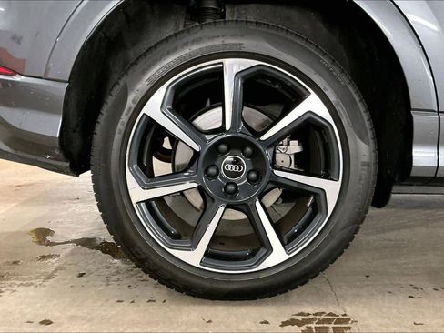 Certified 2025 Audi Q3 2.0T Premium Plus w/ Premium Plus Package image 12