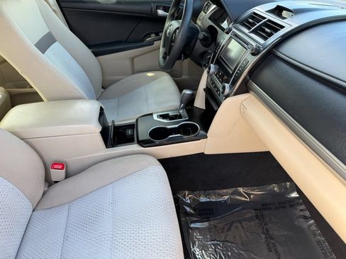 Used 2012 Toyota Camry LE FWD image 29