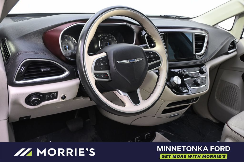 Used 2017 Chrysler Pacifica Limited FWD image 10