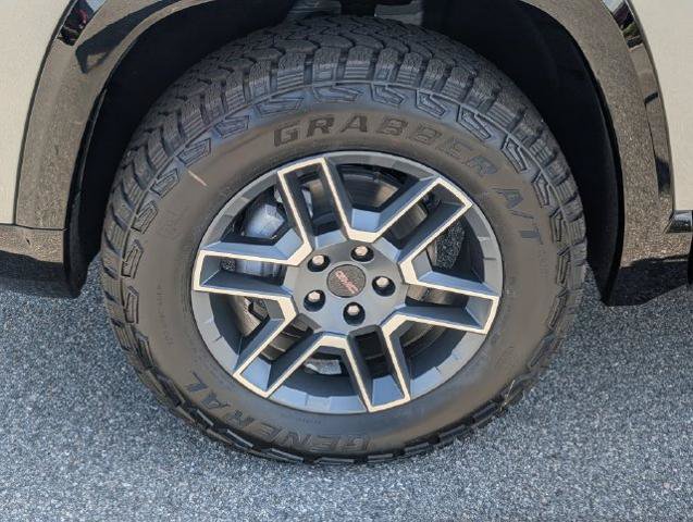 New 2026 GMC Terrain AT4 w/ LPO, Black Badging Package AWD/4WD image 17
