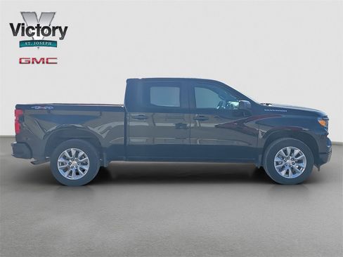Used 2023 Chevrolet Silverado 1500 Custom image 18