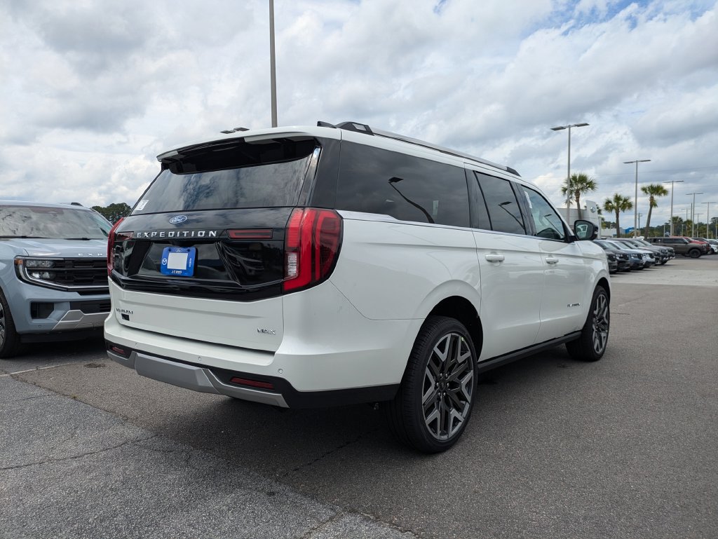 New 2026 Ford Expedition Max Platinum w/ Platinum Ultimate Package AWD/4WD image 4
