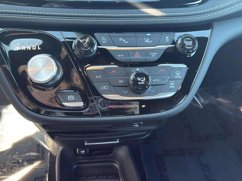 New 2026 Chrysler Pacifica Select image 14