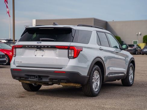 Certified 2025 Ford Explorer Active RWD image 7