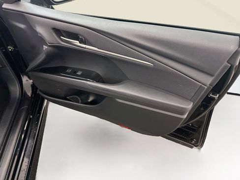 Used 2025 Toyota Camry SE FWD image 33