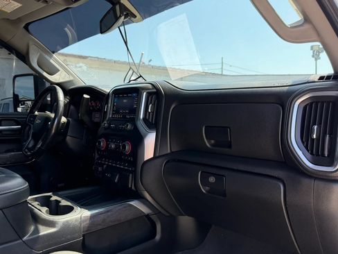 Used 2021 Chevrolet Silverado 2500 LTZ w/ LTZ Convenience Package AWD/4WD image 11