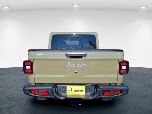 Used 2025 Jeep Gladiator Rubicon AWD/4WD image 10