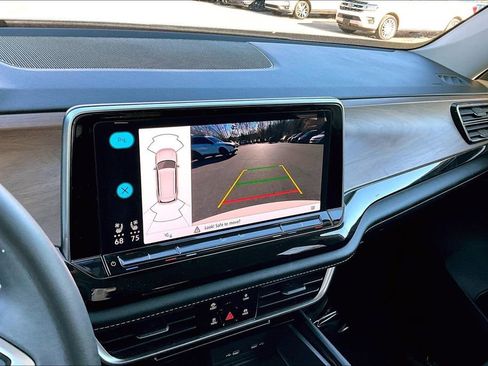 Used 2024 Volkswagen Atlas SE image 11