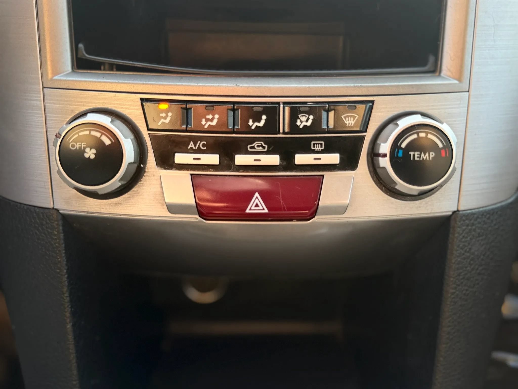 Used 2014 Subaru Outback 2.5i w/ Alloy Wheel Package AWD/4WD image 16