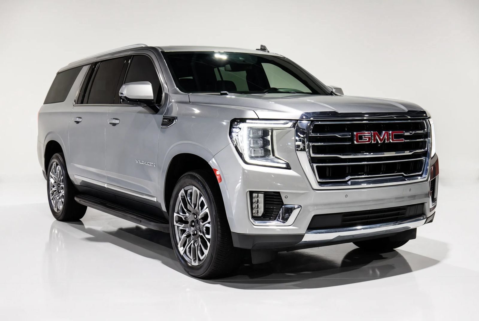 Used 2023 GMC Yukon XL SLT w/ SLT Premium Package AWD/4WD image 1