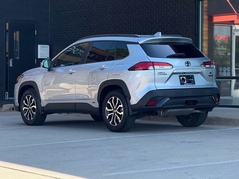 Used 2023 Toyota Corolla Cross SE image 3