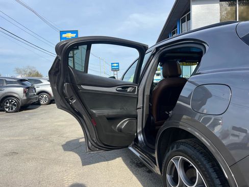 Used 2024 Alfa Romeo Stelvio Ti AWD/4WD image 33