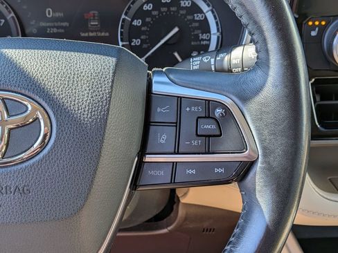 Used 2020 Toyota Highlander XLE image 20