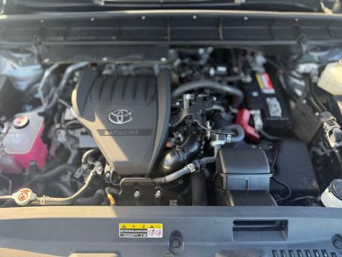 Used 2024 Toyota Highlander LE image 10