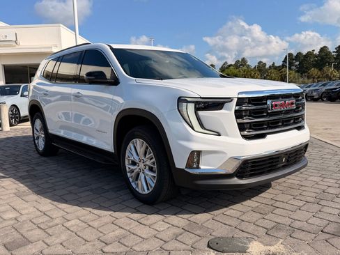 Used 2025 GMC Acadia Elevation w/ Elevation Premium Package FWD image 7