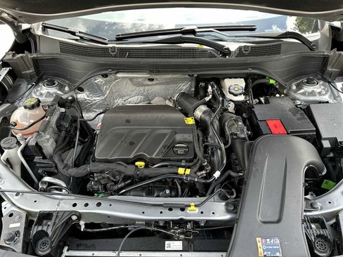 Certified 2025 Chevrolet Trax LT FWD image 13