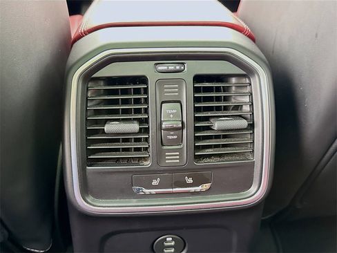 Certified 2025 Porsche Macan image 28