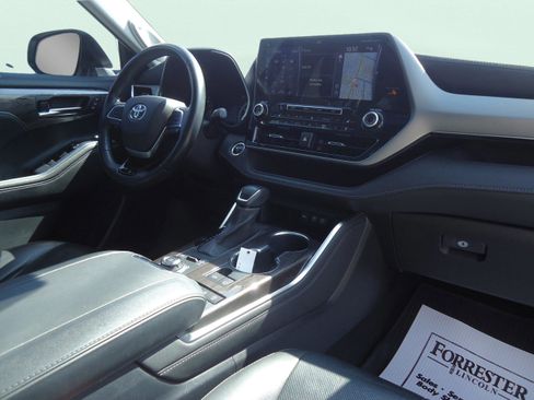 Used 2020 Toyota Highlander Platinum image 30