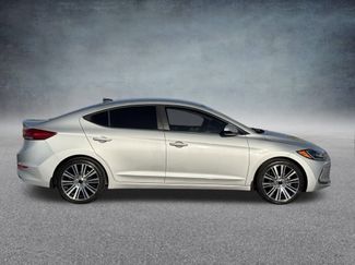 Used 2017 Hyundai Elantra SE video 2
