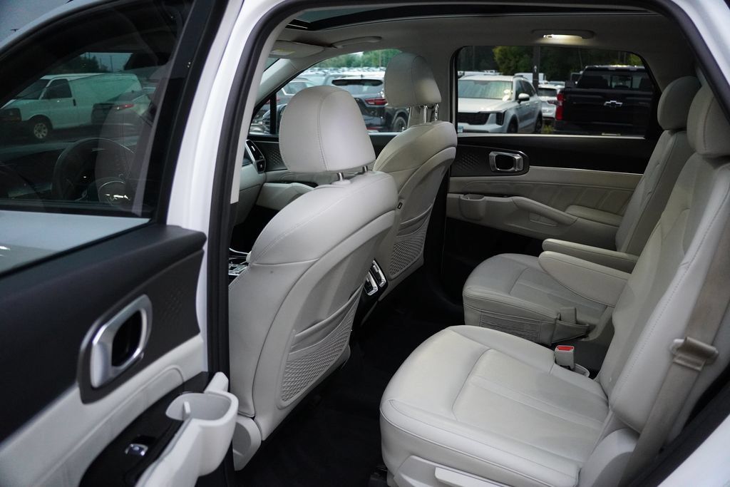 Used 2023 Kia Sorento SX AWD/4WD image 16