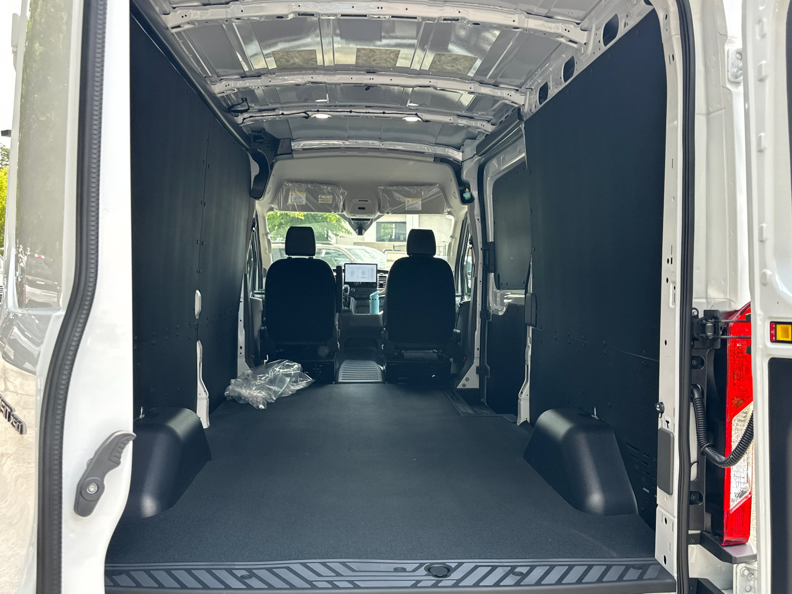 New 2026 Ford Transit 250 148 Medium Roof w/ Load Area Protection Package RWD image 18