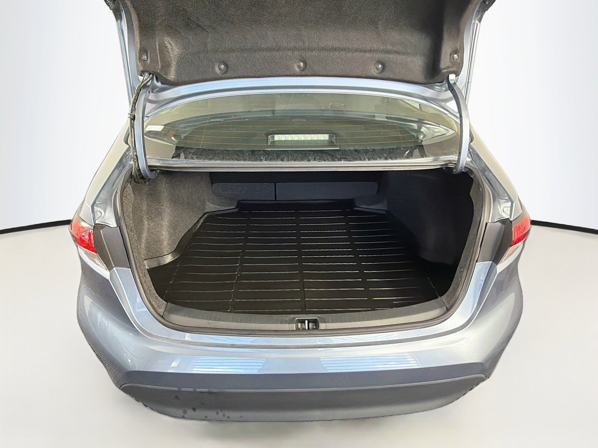 Used 2025 Toyota Corolla LE FWD image 29