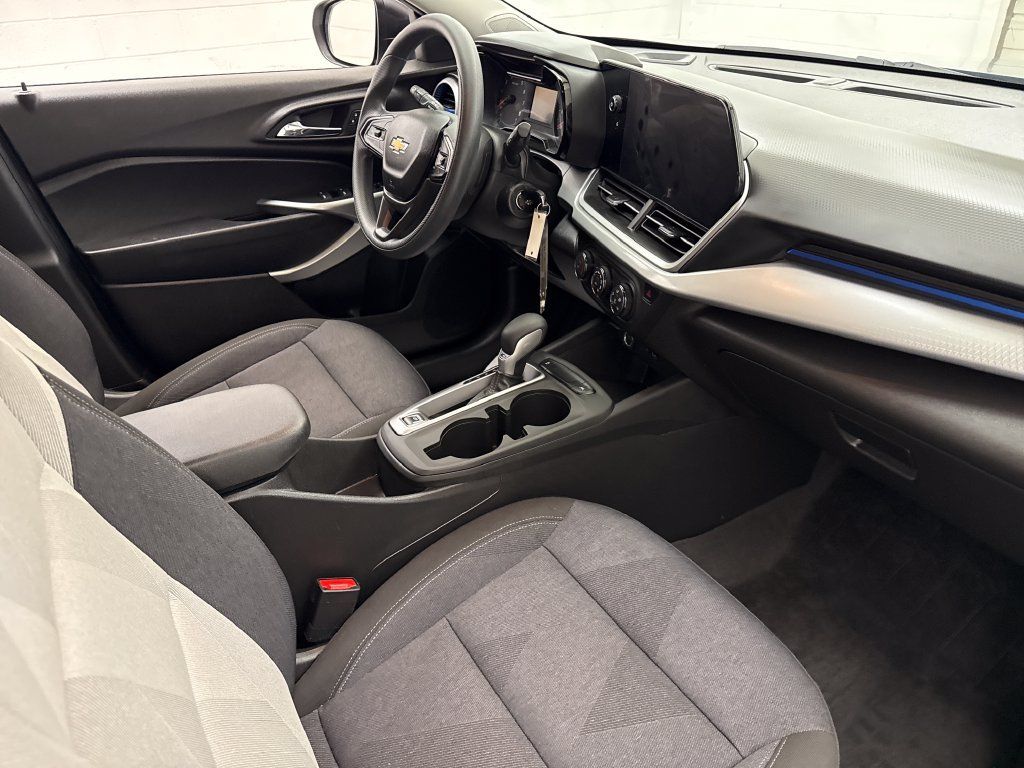 Used 2024 Chevrolet Trax LS FWD image 28
