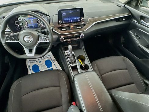 Used 2025 Nissan Altima 2.5 SV FWD image 25