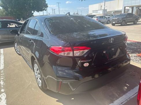 Used 2025 Toyota Corolla LE FWD image 4