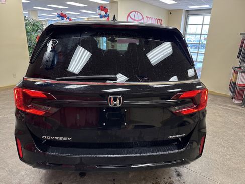 Used 2025 Honda Odyssey Sport-L image 9