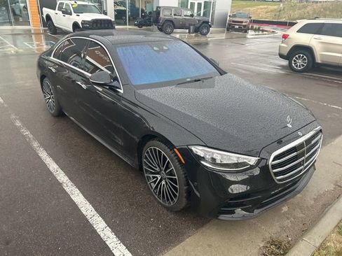 Used 2022 Mercedes-Benz S 580 4MATIC Sedan image 2