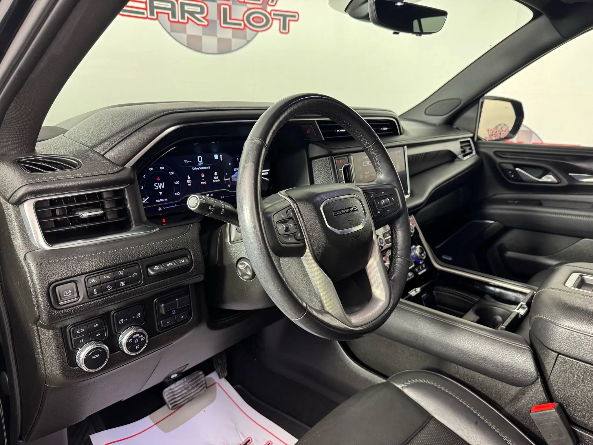 Used 2022 GMC Yukon Denali w/ Advanced Technology Package AWD/4WD image 12