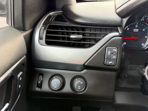 Used 2019 Chevrolet Suburban LT image 36
