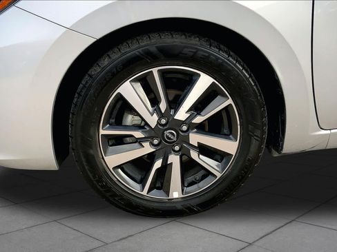 Used 2025 Nissan Versa SV FWD image 10