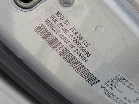 Used 2024 Chrysler Pacifica Select image 25